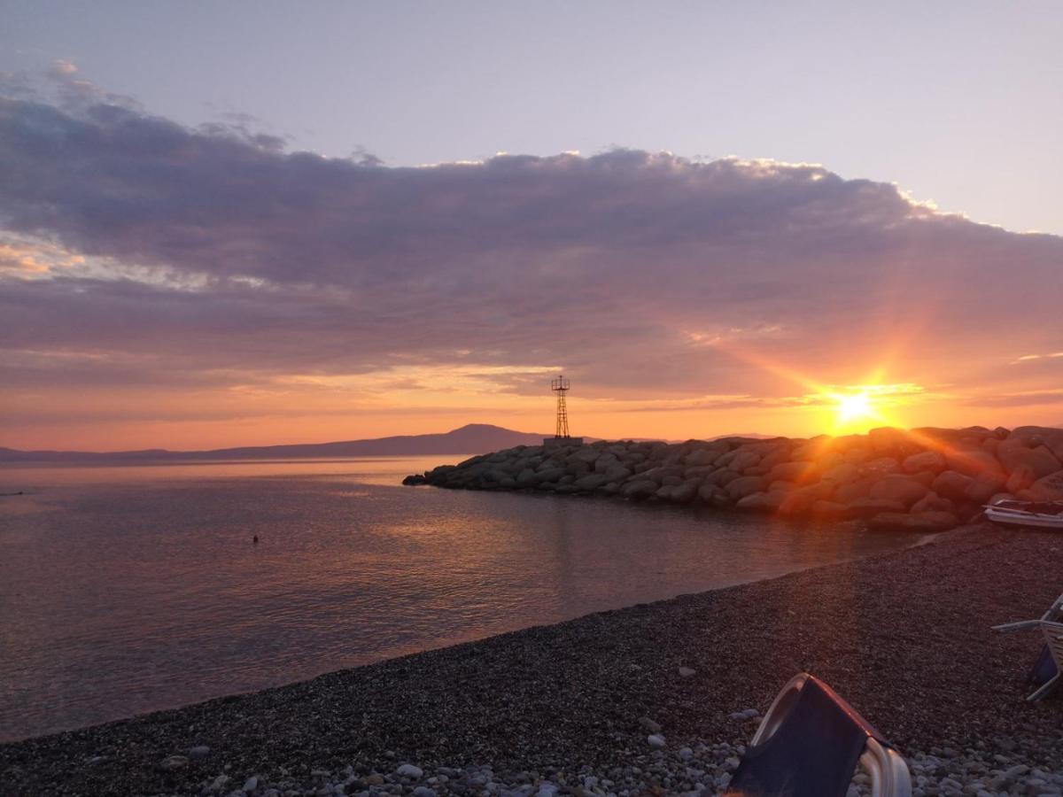 Panos & Antzy Apartments Kalamata Exteriör bild